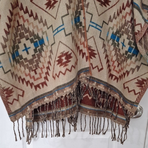 Southwest Print Ruana - Picture 5 of 6